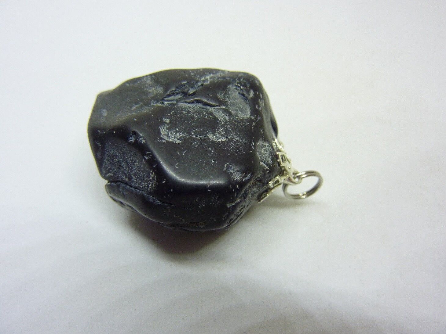 MASSIF PENDENTIF PROTECTION SPINELLE NOIRE 44,1 gr REF 7038