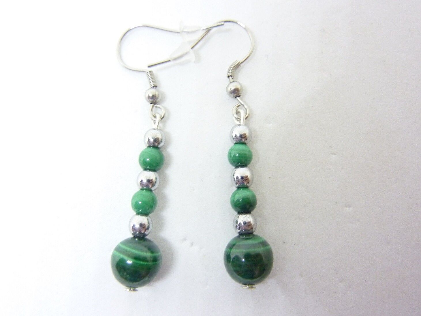 BOUCLES D'OREILLES MALACHITE-HEMATITE PERLES RONDES 8-4 MM