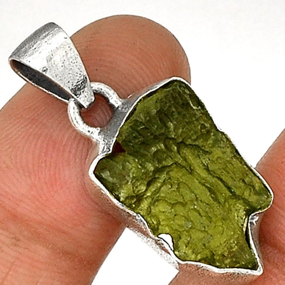 PENDENTIF MOLDAVITE MONTURE EN ARGENT 925. TRES RARE ! REF 4181