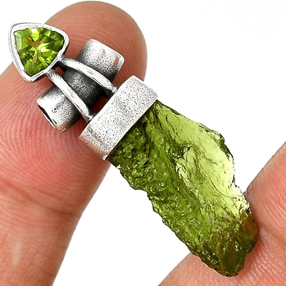 PENDENTIF MOLDAVITE & PERIDOT MONTURE EN ARGENT 925. RARE ! REF 4850