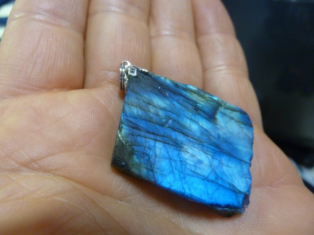 PENDENTIF LABRADORITE BRUT 15,5 gr ref 9901