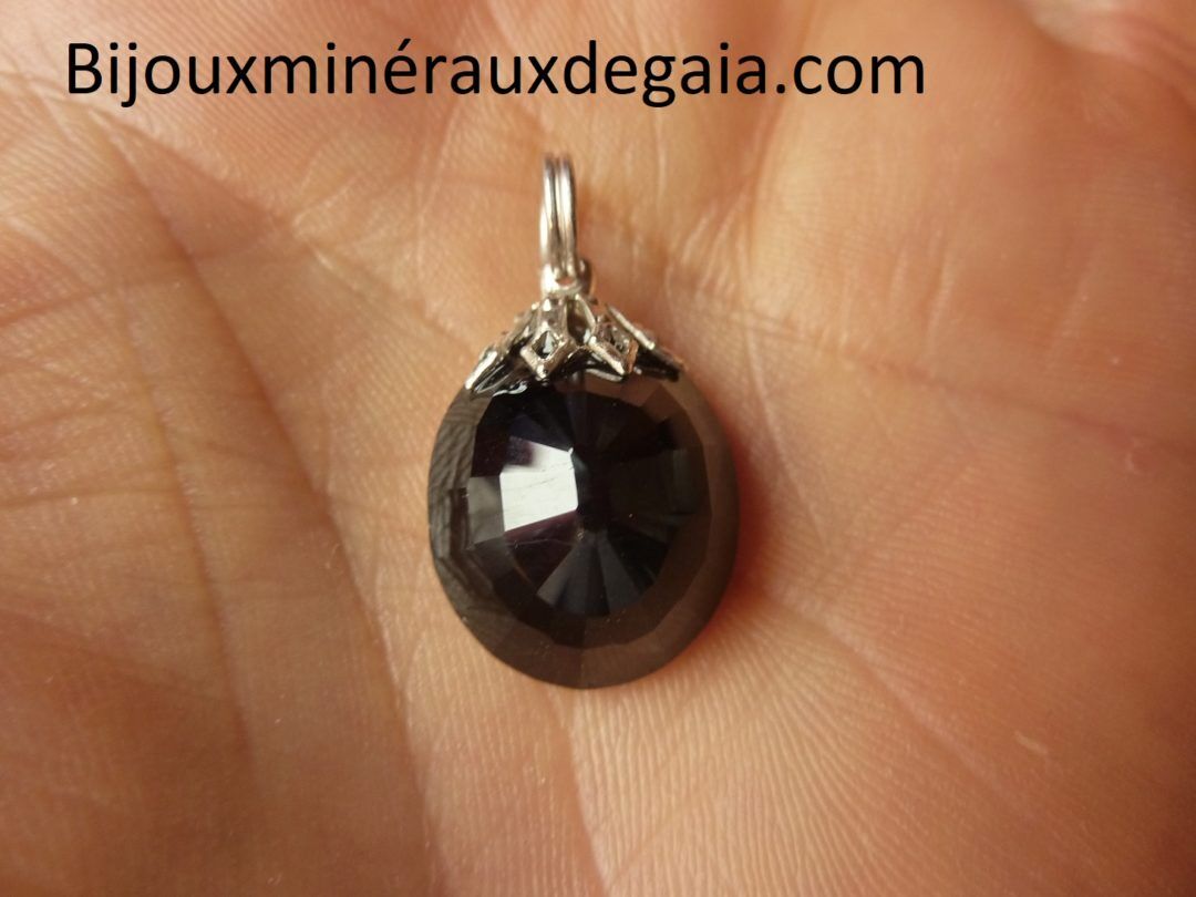 Pendentif spinelle noir à facettes ref 0155