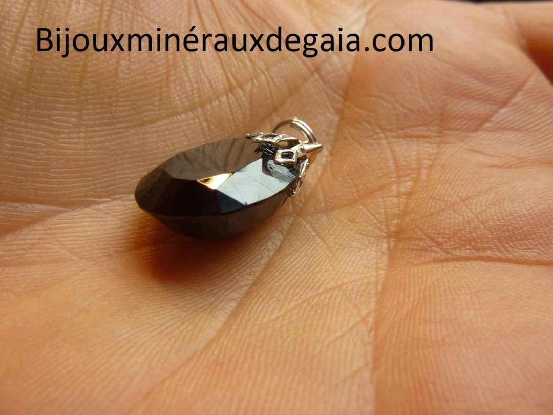 Pendentif spinelle noir à facettes ref 0155