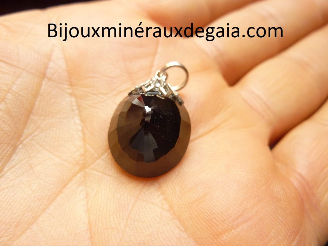 Pendentif spinelle noir à facettes ref 0155