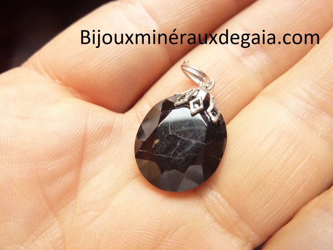 Pendentif spinelle noir à facettes ref 0155