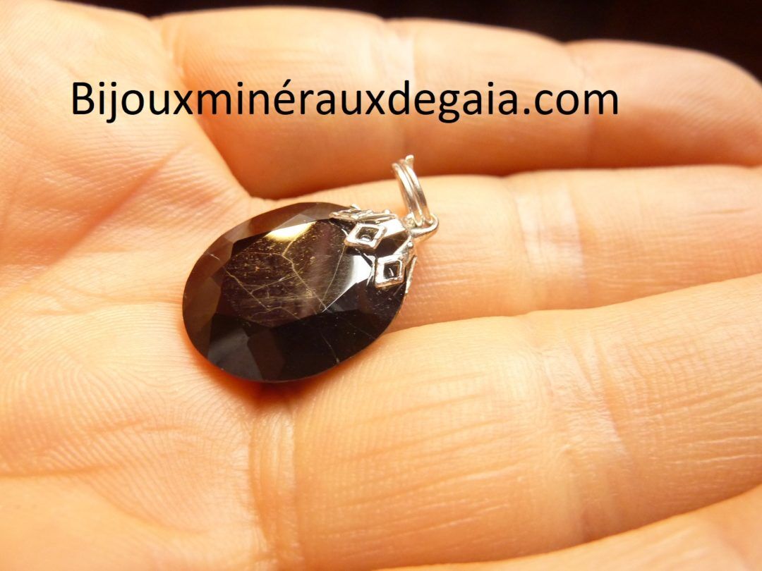Pendentif spinelle noir à facettes ref 0155