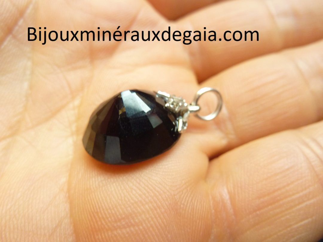 Pendentif spinelle noir à facettes ref 0155