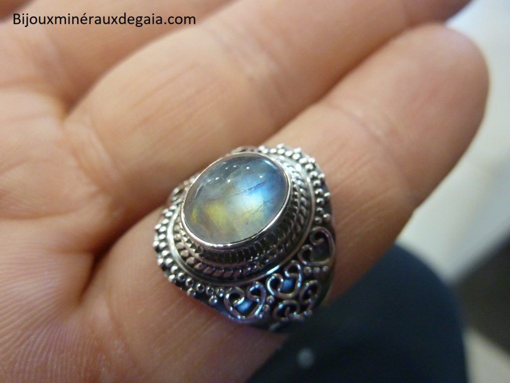 BAGUE PIERRE DE LUNE MONTURE EN ARGENT 925.TAILLE 57 REF 0890