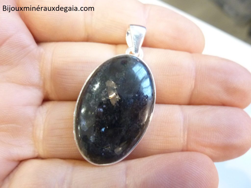 Pendentif Nuummite Véritable monture argent 925 Rare ref 2731