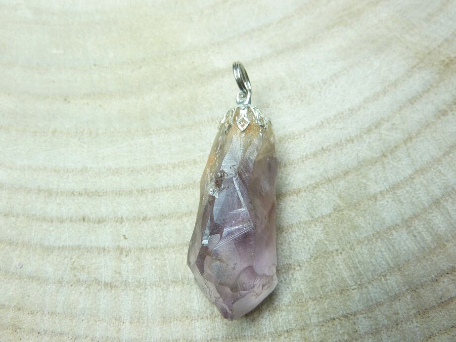 Pendentif Cacoxénite super seven très rare Ref 3536