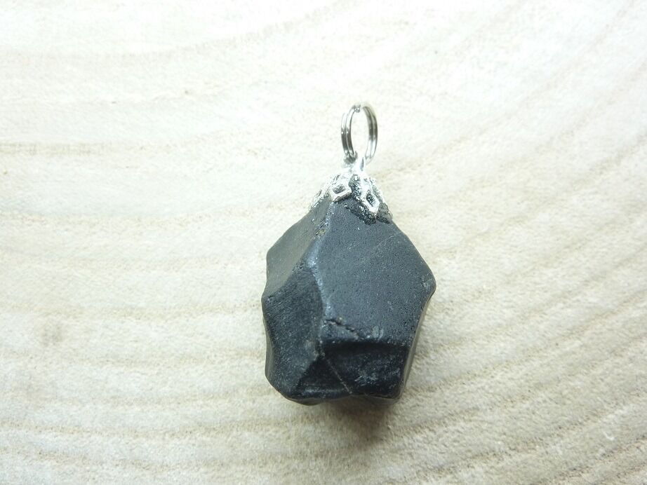 Pendentif Spinelle noir 15 gr ultra rare ref 2010