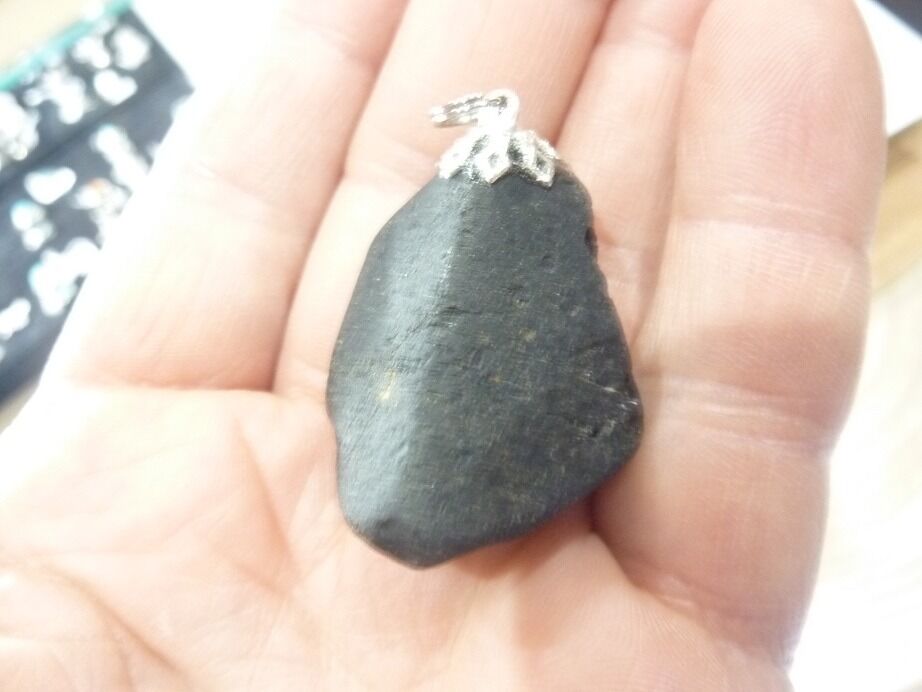 Pendentif Spinelle noir 32 gr ultra rare ref 0201