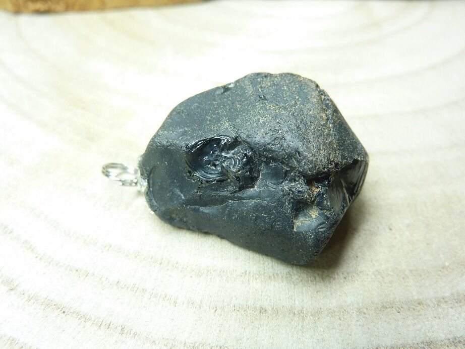 Pendentif Spinelle noir 32 gr ultra rare ref 0201